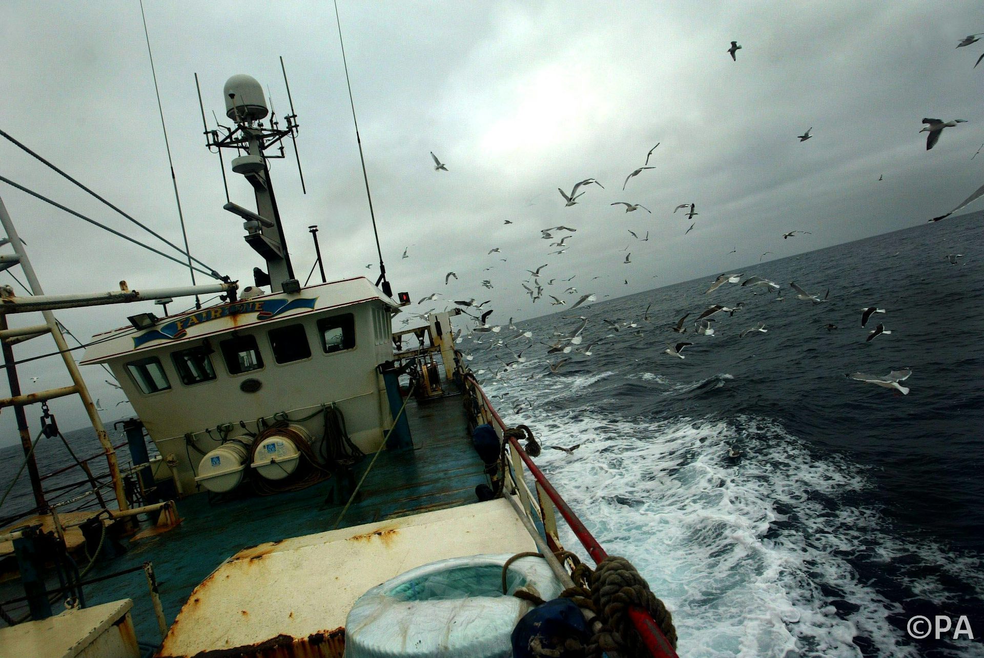 Корабли в штормовых морях на Корабли в штормовых морях на